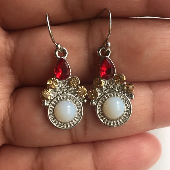 Earrings - Picture 2 of 3